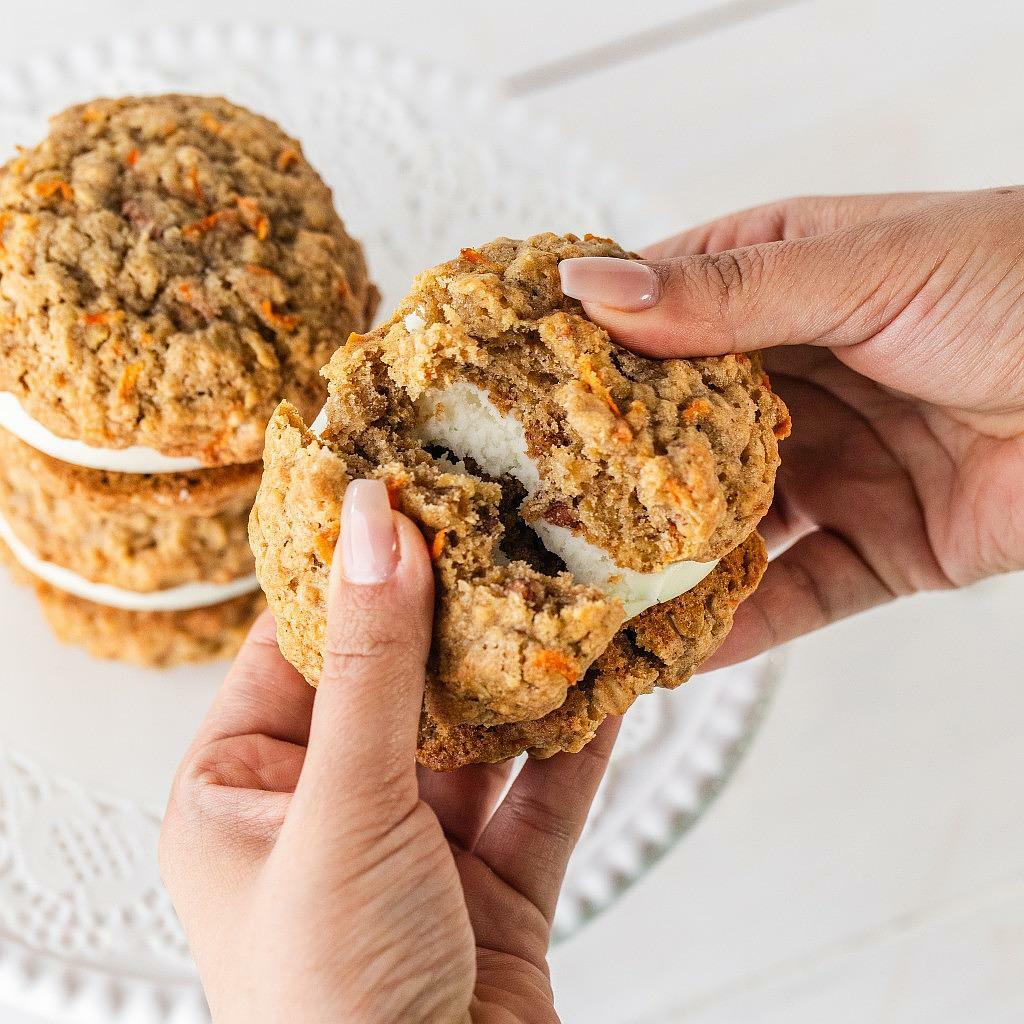 Carr-Oat Whoopie Pie