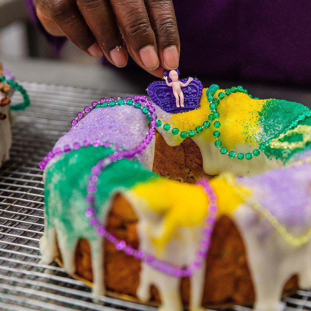 Cinnamon Swirl King Cake, 8-inch