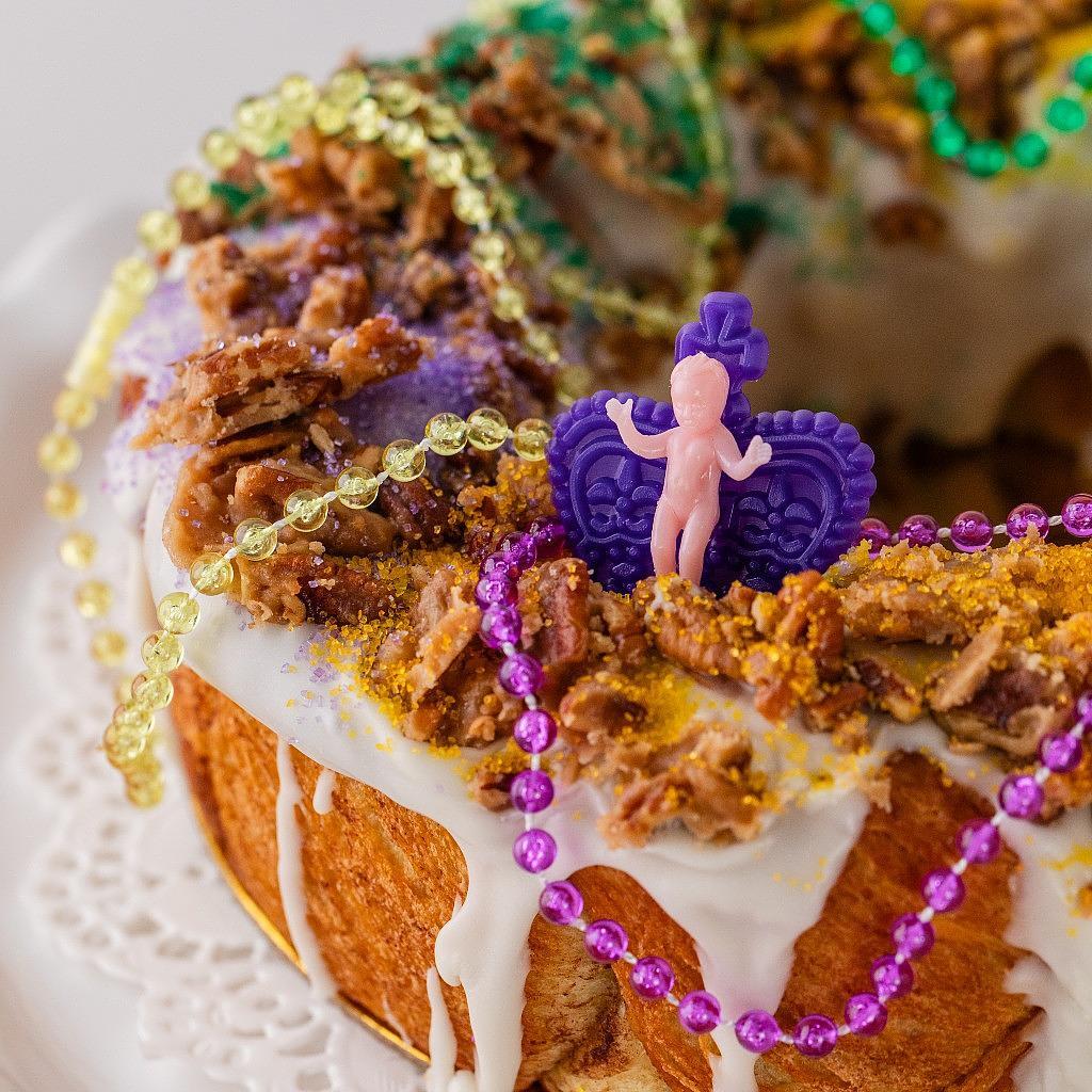 Praline Crunch King Cake, 8-inch