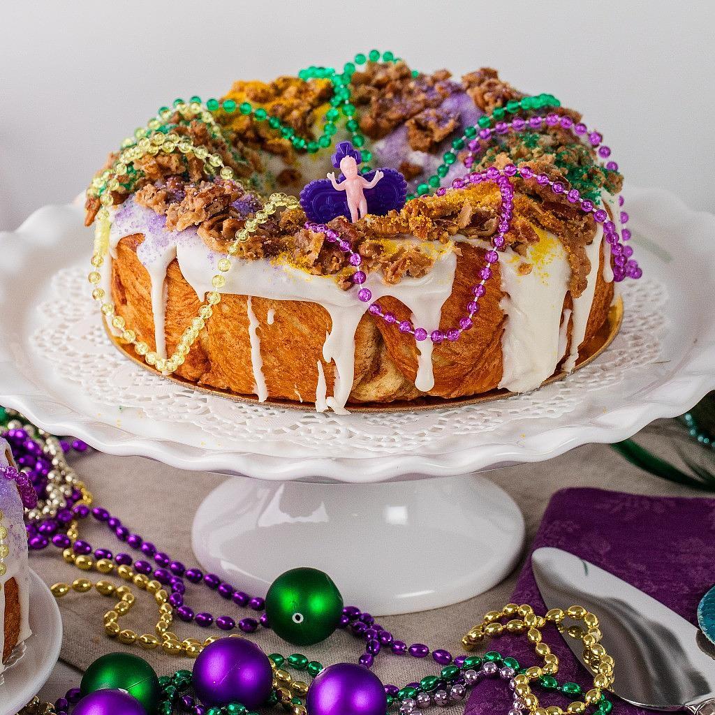 Praline Crunch King Cake, 8-inch