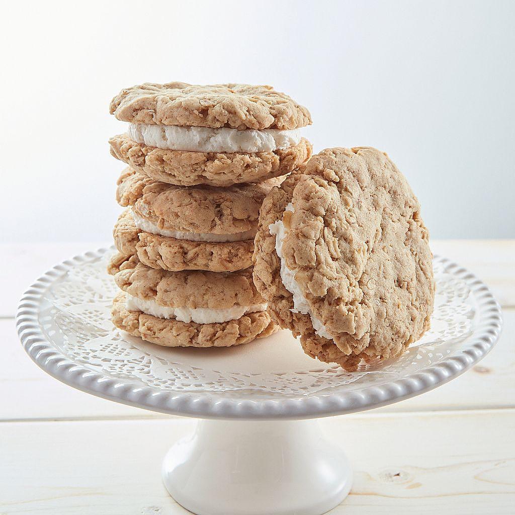 Vegan Oatmeal Whoopie Pies (V)